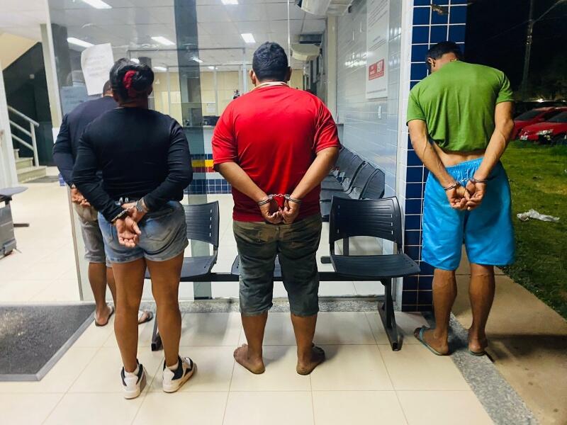 Foi necessário reforço policial e cães farejadores na ação (Foto: Divulgação)