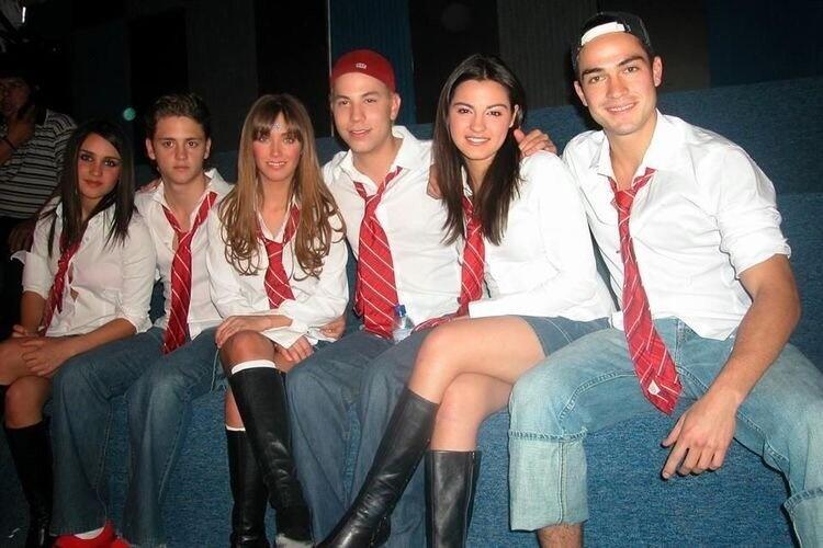 Na foto estão os integrantes Dulce Maria, Christopher Uckermann, Anahí, Christian Chavez, Maite Perroni e Alfonso Herrera (Foto: Reprodução)