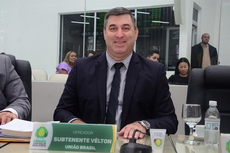 O vereador Subtenente Velton durante primeira sessão na Casa (Foto: Nilzete Franco/FolhaBV)