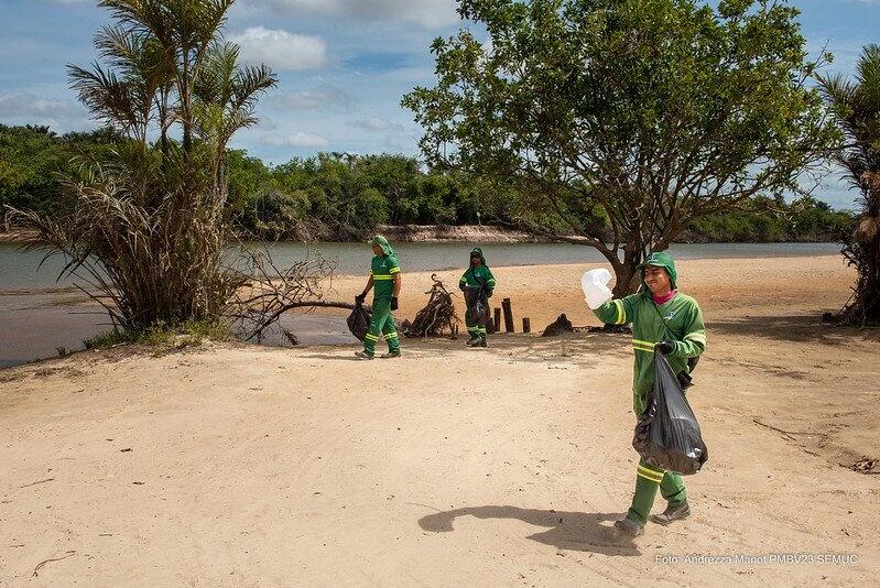 Em média, são recolhidos nas praias quase 3,5 toneladas de resíduos por mês, que acumulados, ao longo do ano, ultrapassam 20 toneladas (Foto: Divulgação/SEMUC)