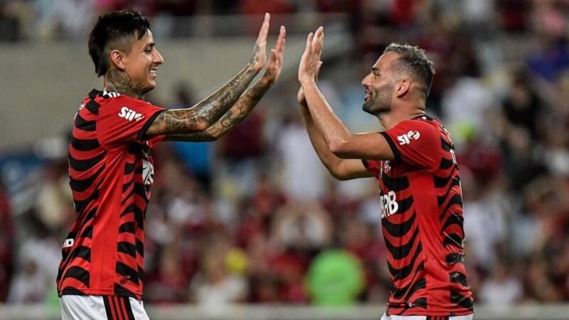 Thiago Maia comemora com o volante chileno Erick Pulgar após marcar o quarto gol do Flamengo (Foto: Instagram Thiago Maia)