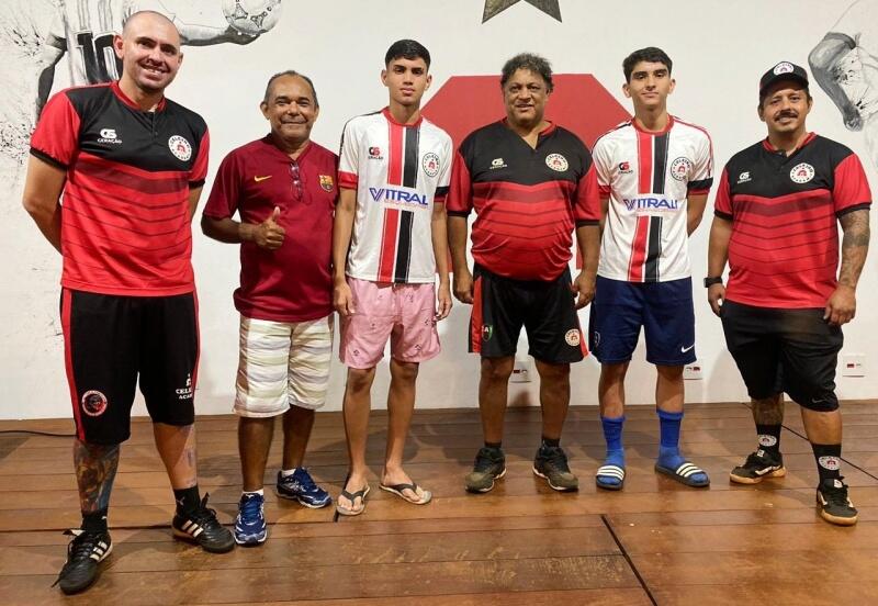 João Vitor (meião azul) e João Raposo (short rosa), novos integrantes do Comercial-SP (Foto: Divulgação)