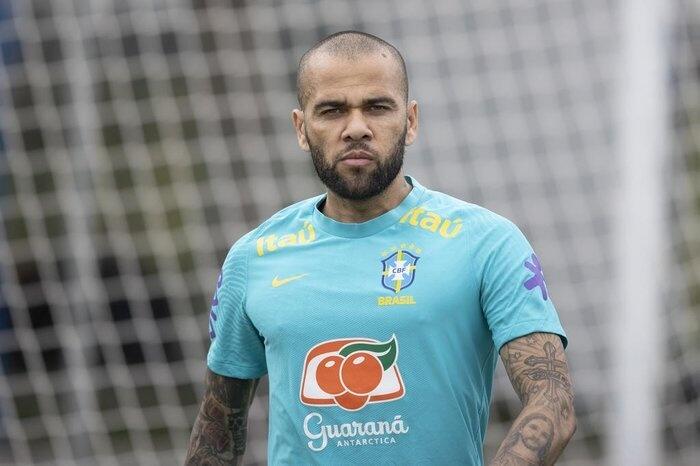 O lateral-direito, presente no elenco da seleção brasileira na Copa do Mundo do Catar, nega todas as acusações. (Foto: CBF)