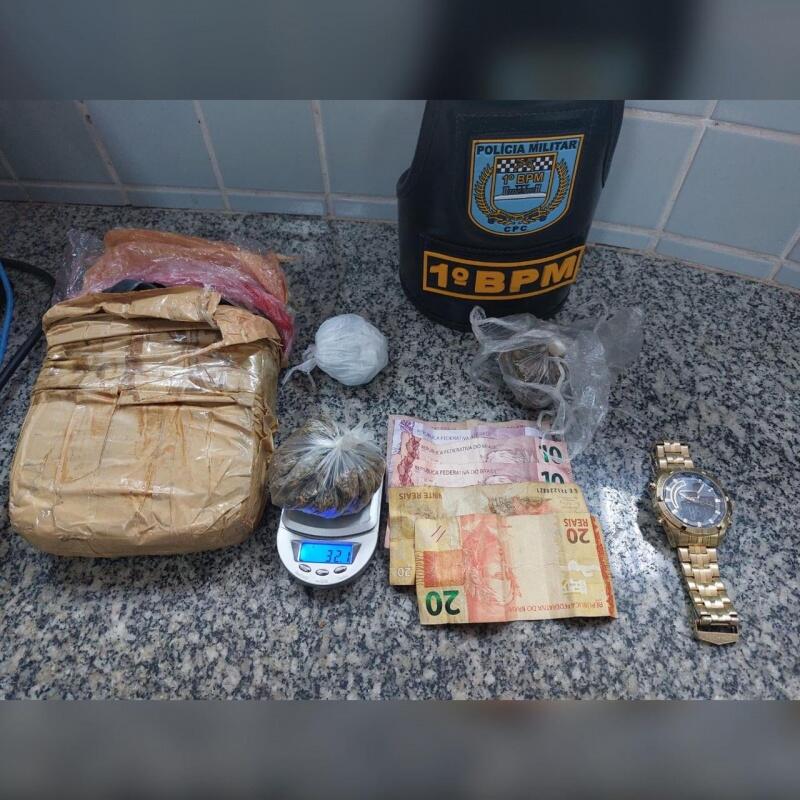 Material apreendido pela PM foi apresentado junto ao casal - Foto: Divulgação/PMRR
