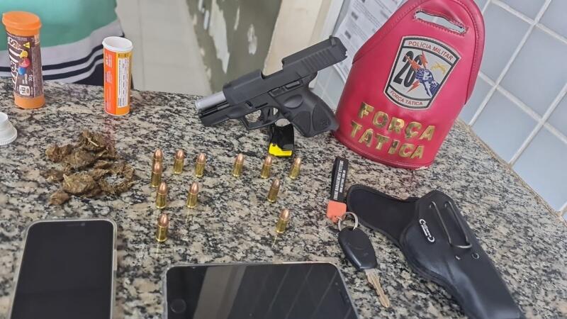 Material apreendido com o casal pela Força Tática (Foto: Divulgação)