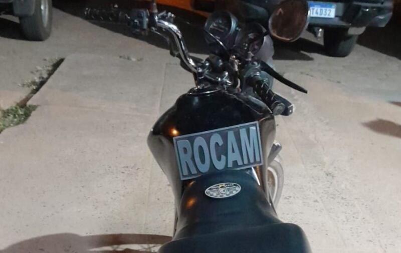 O homem e a motocicleta foram apresentados à Central de Flagrantes para as providências legais e cabíveis (Foto: Divulgação)