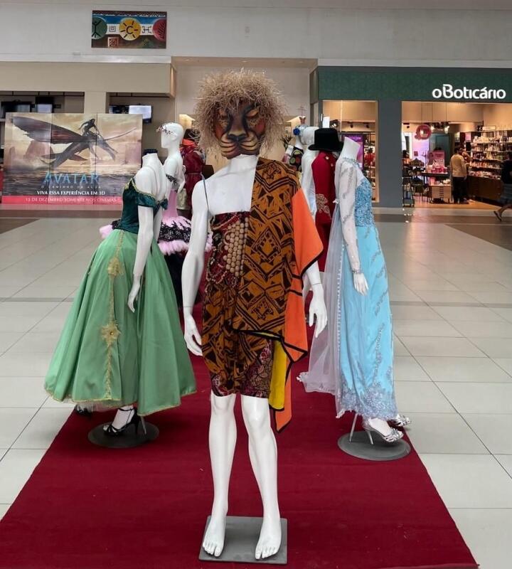 Exposição é gratuita e fica na entrada principal do shopping até o dia 28 deste mês.