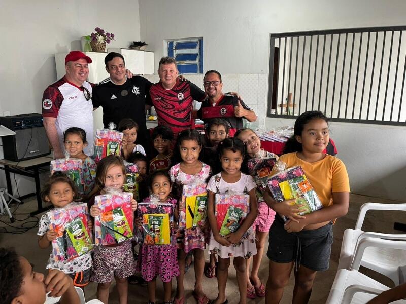 Doações foram feitas à crianças e adolescentes de três locais - Foto: Divulgação/Embaixada FLA Roraima