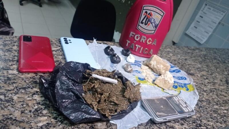 Material apreendido e entregue na Central de Flagrantes por uma equipe da Força Tática (Foto: Divulgação)
