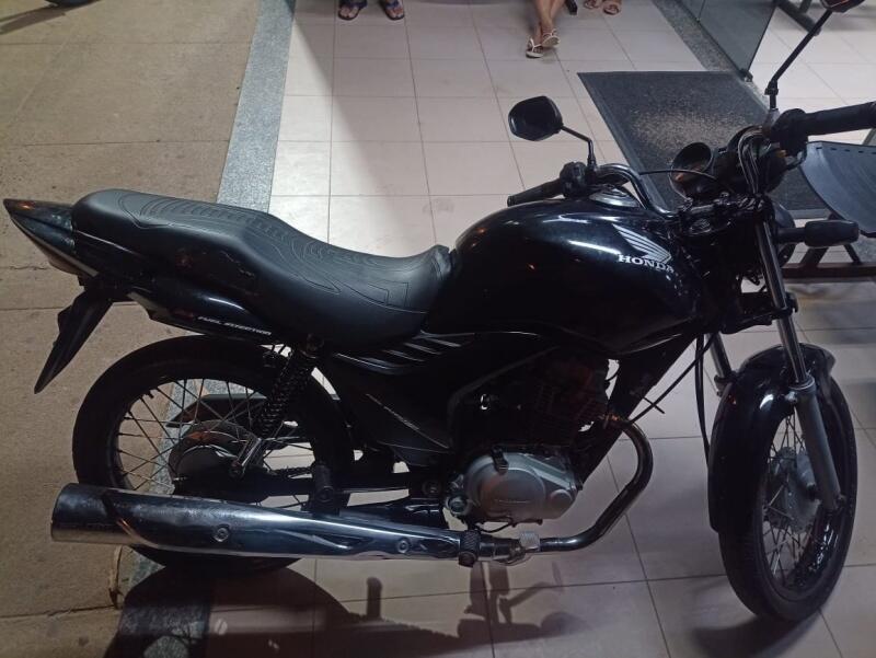 Moto com restrição apreendida com o jovem (Foto: Divulgação)