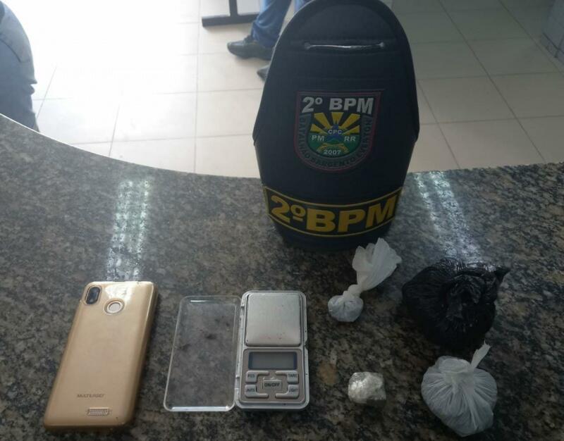Material apreendido e apresentado pelo 2° BPM na Central de Flagrantes (Foto: Divulgação)