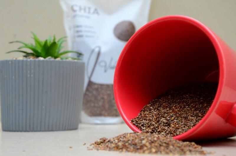Com seu alto teor de proteína e fibra, as sementes de chia são ideais para serem incluídas em uma bebida ou um lanche de recuperação pós-treino (Foto: Nilzete Franco/FolhaBV)