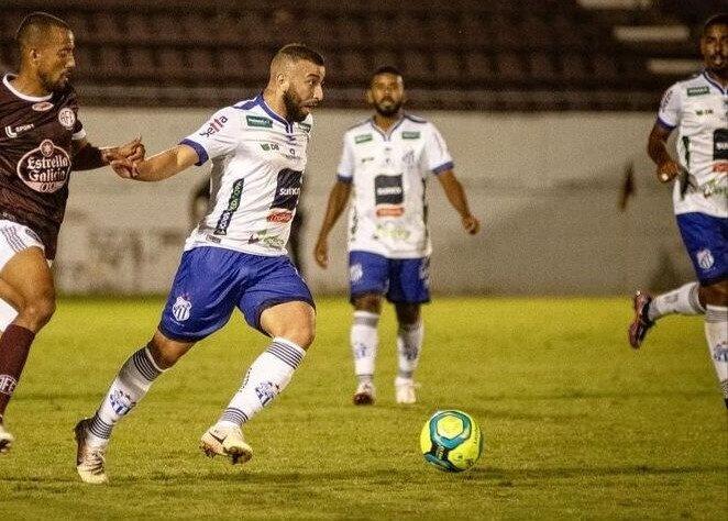 Centroavante Matheus Brito (com a bola) vai ser apresentado no Baré. (Foto: Arquivo pessoal)