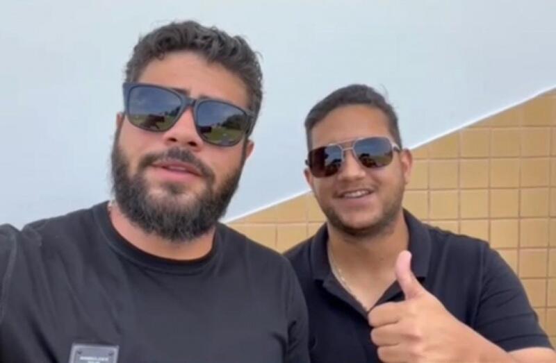 Dupla Henrique e Juliano grava vídeo em apoio ao Mundão (Foto: Reprodução)