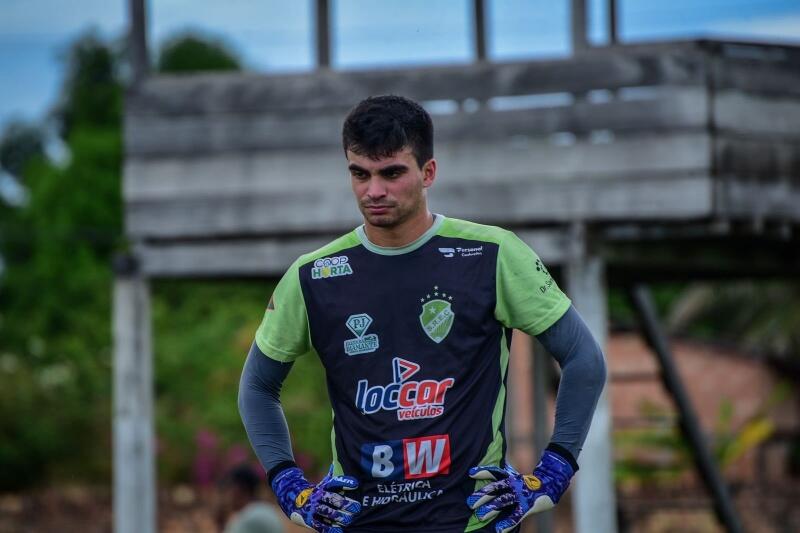 Goleiro André Regly em treino pelo Mundão, no Operário. Foto: Hélio Garcias/São Raimundo