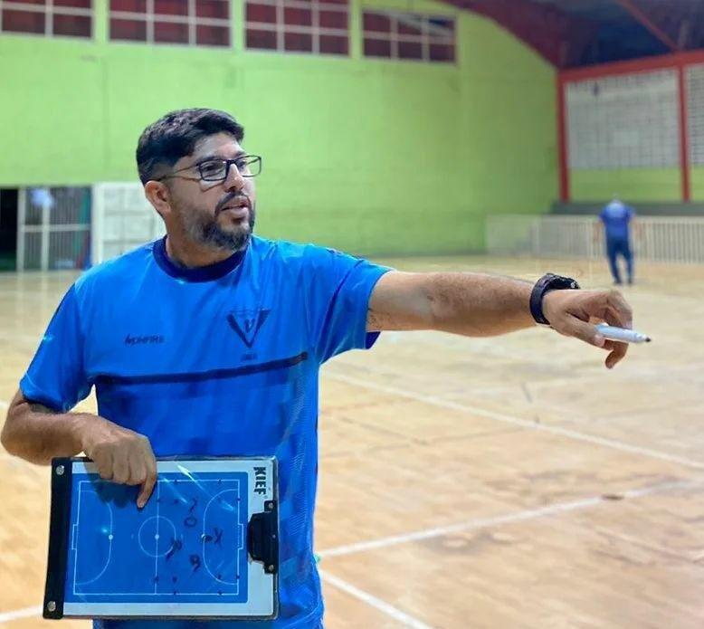 Técnico foi campeão roraimense à frente do Vivaz, em 2021 (Foto: Neuda Kart/Ascom Vivaz)