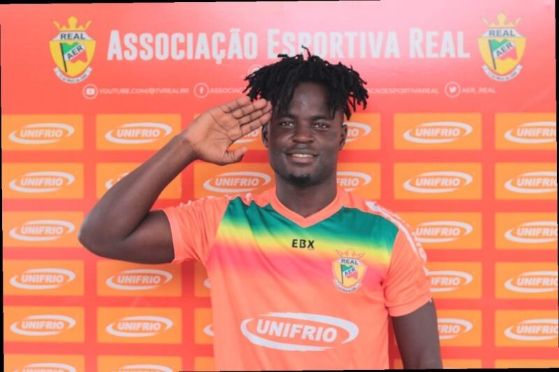 Centroavante Blaise, o terceiro camaronês no plantel 9 (Foto: Reynesson Damasceno/Agência Real)
