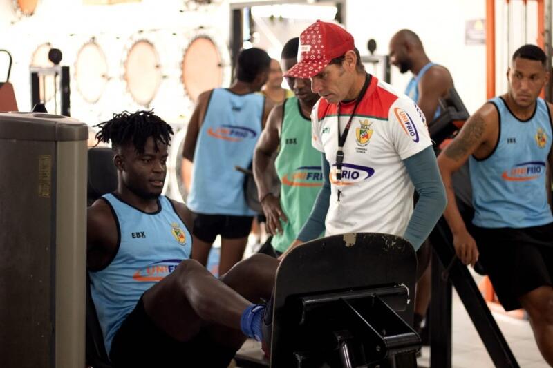 Elenco volta ao treino de campo na tarde deste meio de semana. (Foto: Reynesson Damasceno/Agência Real)