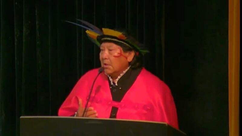 O xamã indígena yanomami Davi Kopenawa em discurso na Unifesp (Foto: Reprodução)