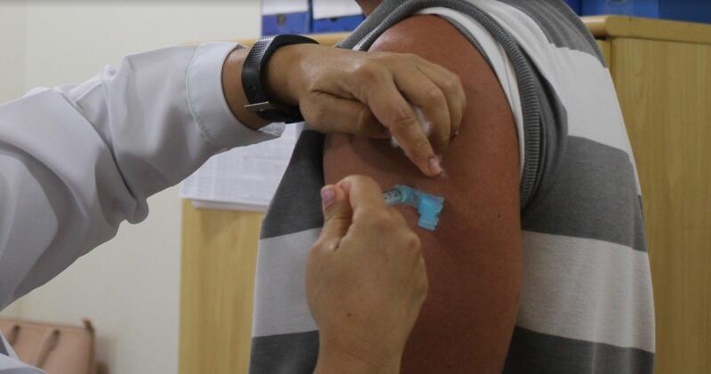 De acordo com o protocolo do Ministério da Saúde, o esquema de aplicação será em duas doses, com intervalos de um mês entre elas. Foto: Ascom/SESAU