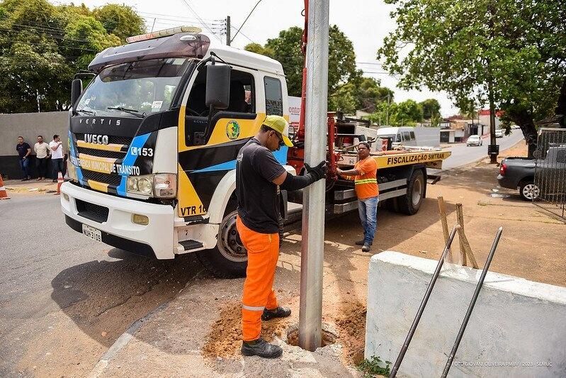 O ponto semafórico começou a ser instalado na última quinta-feira (16). (Foto: divulgação/Semuc/PMBV)