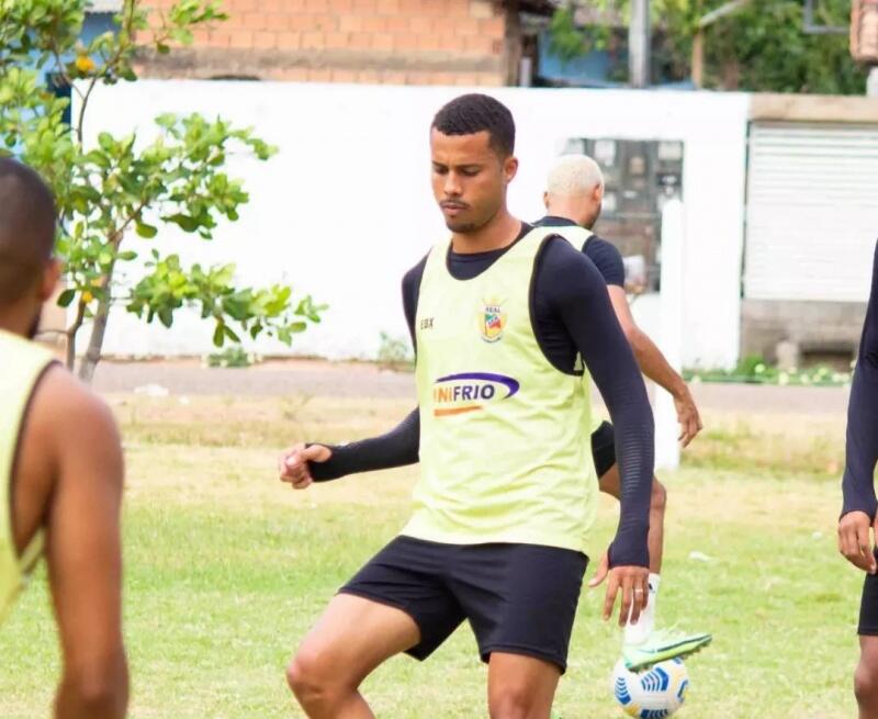 Atacante é um dos mais prováveis titulares do técnico Antônio Carlos. Crédito: Reynesson Damasceno/Agência Real