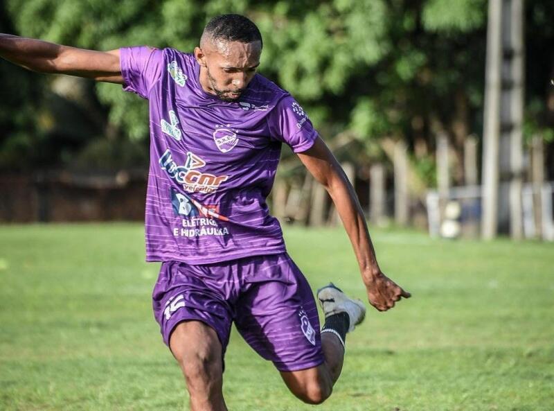 Leandro Cabecinha tem 27 jogos pelo Mundão e foi campeão estadual em 2022 (Foto: Hélio Garcias/São Raimundo)