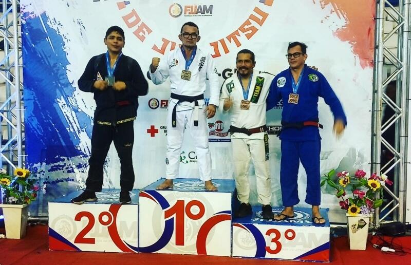 Ricardo Guimarães foi campeão na categoria 'master III preta leve' (Foto: divulgação)