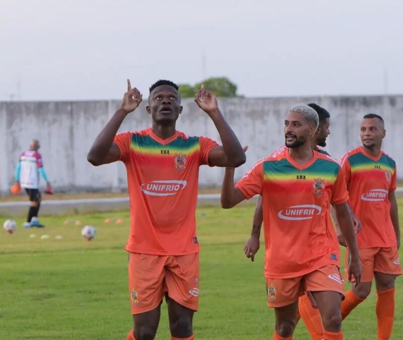 Júnior Souop, da África para fazer gols em Roraima. Crédito: Reynesson Damasceno/Agência Real