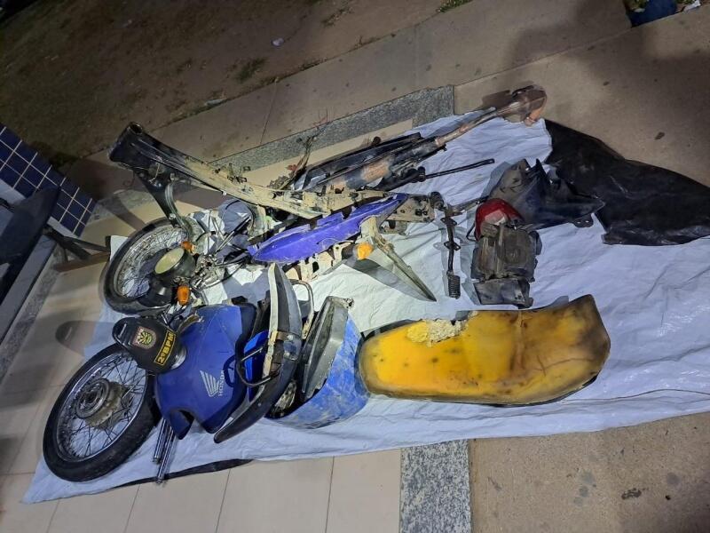Moto desmontada sem o motor e placa (Foto: Divulgação)