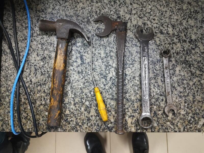 Ferramentas apreendidas com o homem (Foto: Divulgação)
