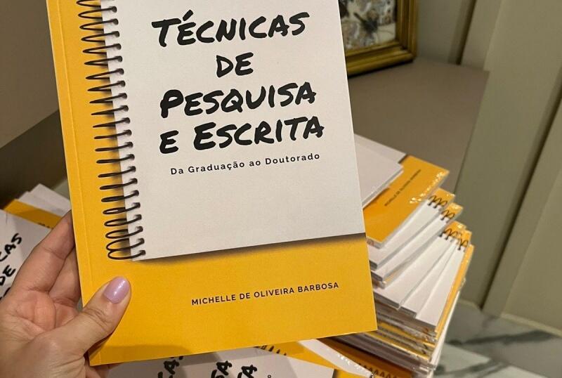 O processo de construção do livro iniciou em 2020, quando ela conta que se aprofundou nos estudos de autoconhecimento (Foto: Divulgação)