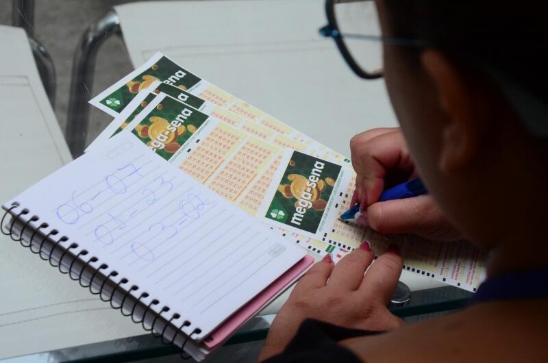 A aposta mínima, 6 dezenas, custa R$ 4,50 (Foto: Nilzete Franco/Folha BV)