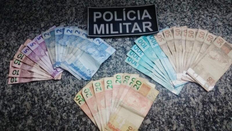 Dinheiro apreendido com o suspeito e apresentado na Central de Flagrantes (Foto: Divulgação)