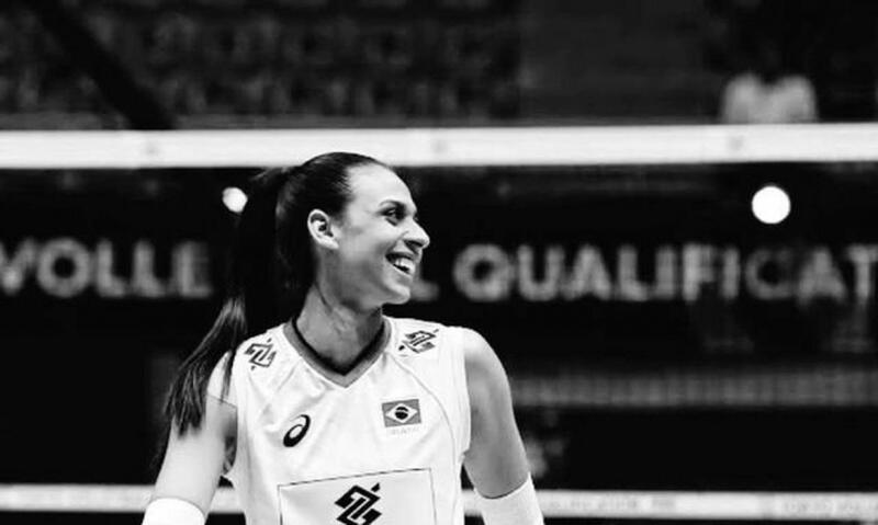 A atleta foi medalha de prata na Liga das Nações de 2019, em Nanquim (China) e integrou a seleção que venceu o Pré-Olímpico para os Jogos de Tóquio (Foto: Reprodução Instagram/Barueri Volleyball Club)
