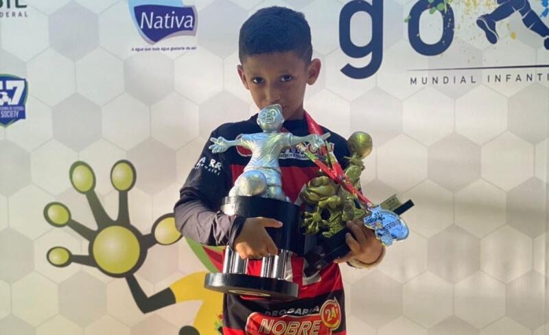 Davi Lucas participou do GOCUP, que é o maior torneio infantil em Aparecida de Goiania, onde foi eleito o maior artilheiro com 12 go (Foto: Arquivo Pessoal)