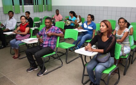 Mercado de trabalho é tema de palestra para migrantes em Roraima