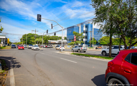 Mostrar o novo semáforo da avenida Getúlio Vargas