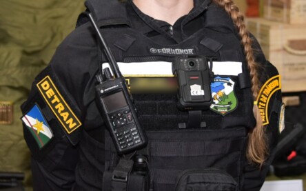 Agente de trânsito Detran com câmera corporal