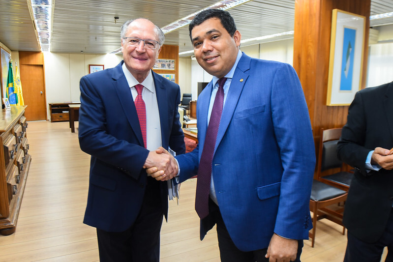 O presidente da Assembleia Legislativa de Roraima, deputado Soldado Sampaio, com o presidente em exercÃcio Geraldo Alckmin, durante reunião, em BrasÃlia O presidente da Assembleia Legislativa de Roraima, deputado Soldado Sampaio, com o presidente em exercÃcio Geraldo Alckmin, durante reunião, em BrasÃlia
