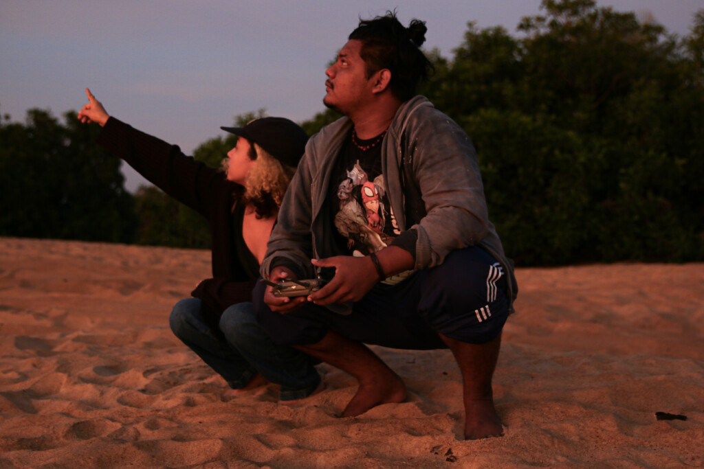 As filmagens sempre procuram mostrar aspectos roraimenses, entre eles os rios e igarapés. (Foto: arquivo pessoal/Elisa Coimbra) As filmagens sempre procuram mostrar aspectos roraimenses, entre eles os rios e igarapés. (Foto: arquivo pessoal/Elisa Coimbra)