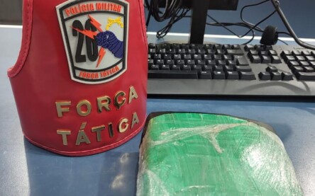 Tablete de skunk foi apreendido na ação - Foto: Divulgação/PMRR
