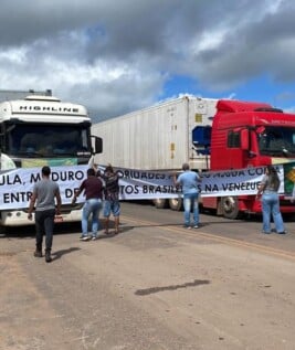 Empresários realizaram protesto em Pacaraima contra restrição da Venezuela a produtos brasileiros