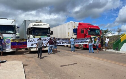 Empresários realizaram protesto em Pacaraima contra restrição da Venezuela a produtos brasileiros