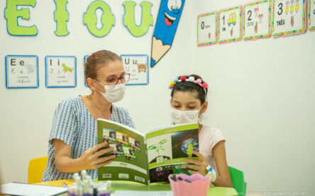 Internada há quase um mês no hospital, Arantza Lopez, 10 anos, recebe acompanhamento desde que entrou na unidade (Foto: Divulgação)