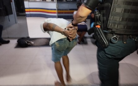 Um dos suspeitos foi levado ao 5º Distrito Policial (Foto: Divulgação)