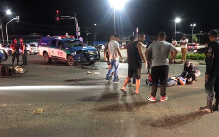 A condutora da moto, de 37 anos, foi encaminhada ao Pronto Socorro Francisco Elesbão. (Foto: reprodução)