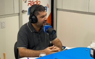 O deputado estadual Marcos Jorge durante o programa Agenda da Semana
