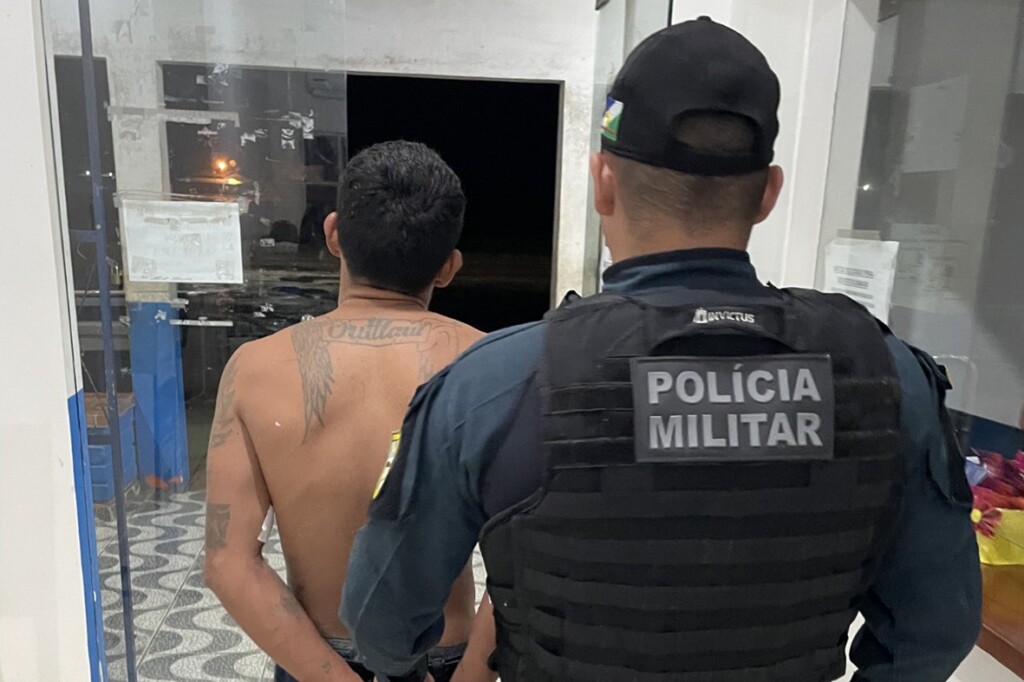 Foragido foi levado à delegacia de Bonfim (Foto: Divulgação/PMRR)