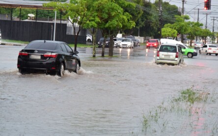 Temporal atingiu Boa Vista nesta sexta-feira (23) (Foto: Nilzete Franco/Folha BV)
